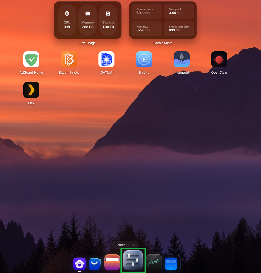 Umbrel home screen showing the Settings app